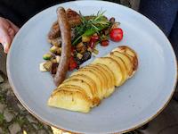 Bratwurst mit Kartoffeln.JPG
